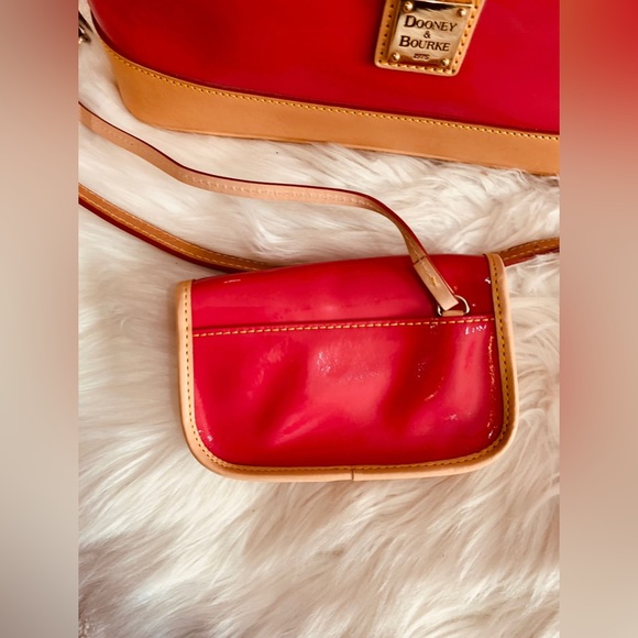 Dooney Bourke bourke patent leather pink dual strap with matching clutch - Picture 2 of 15